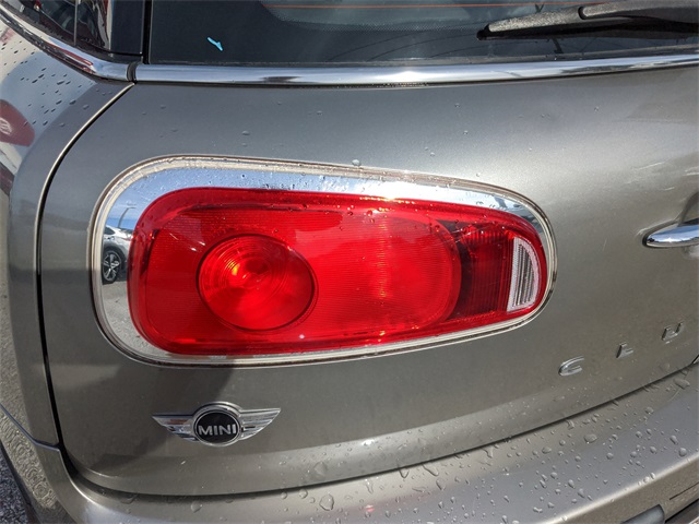Vehicle image 26 of 30