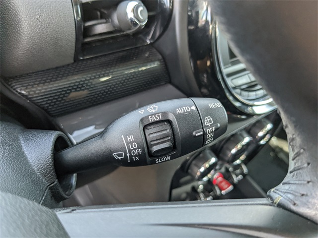 Vehicle image 22 of 30