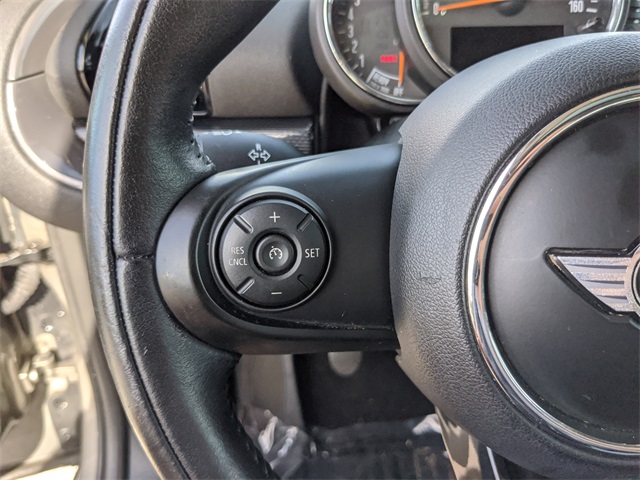 Vehicle image 16 of 30