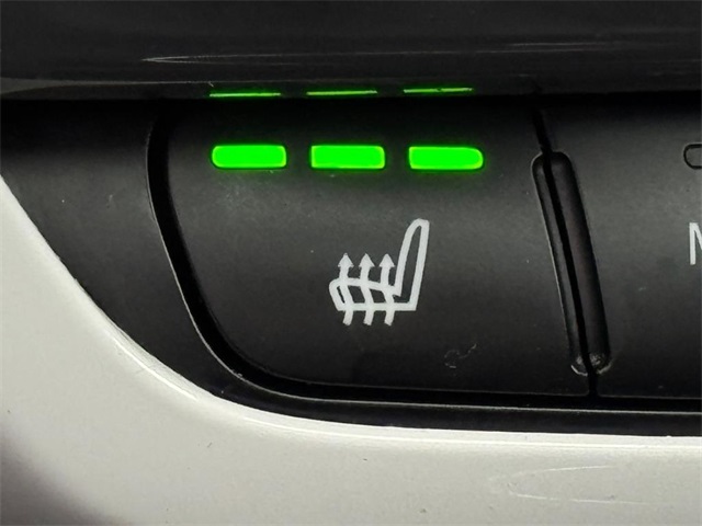 Vehicle image 17 of 20