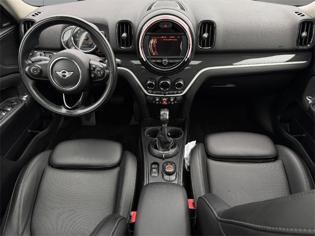 Vehicle image 8 of 20
