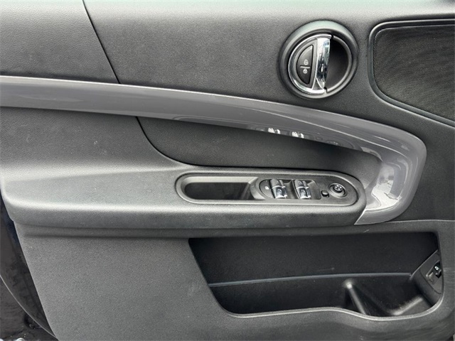 Vehicle image 14 of 20
