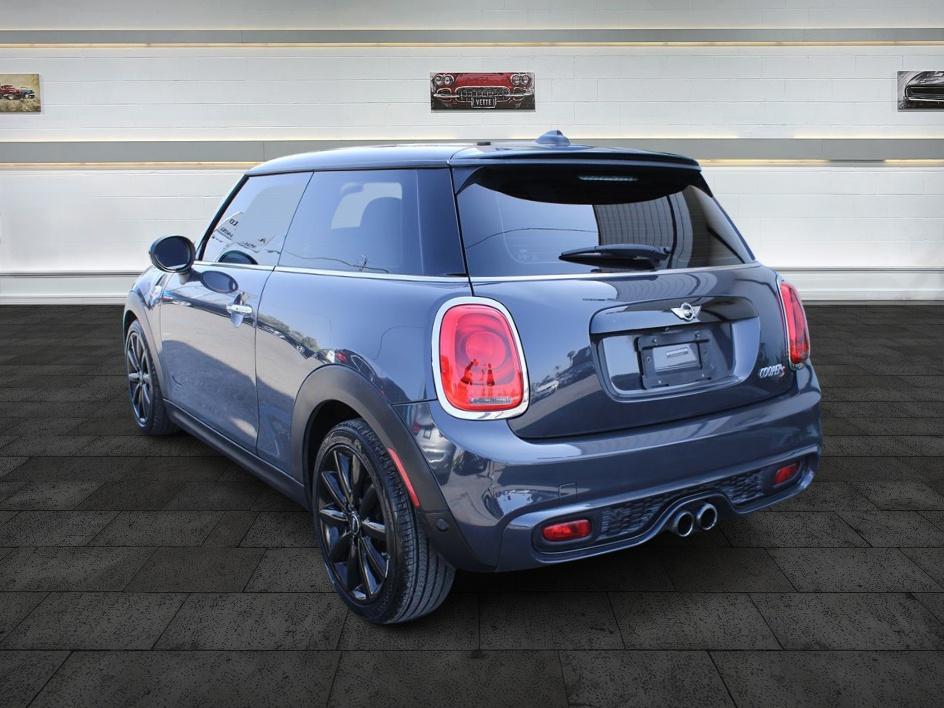 Vehicle image 4 of 14