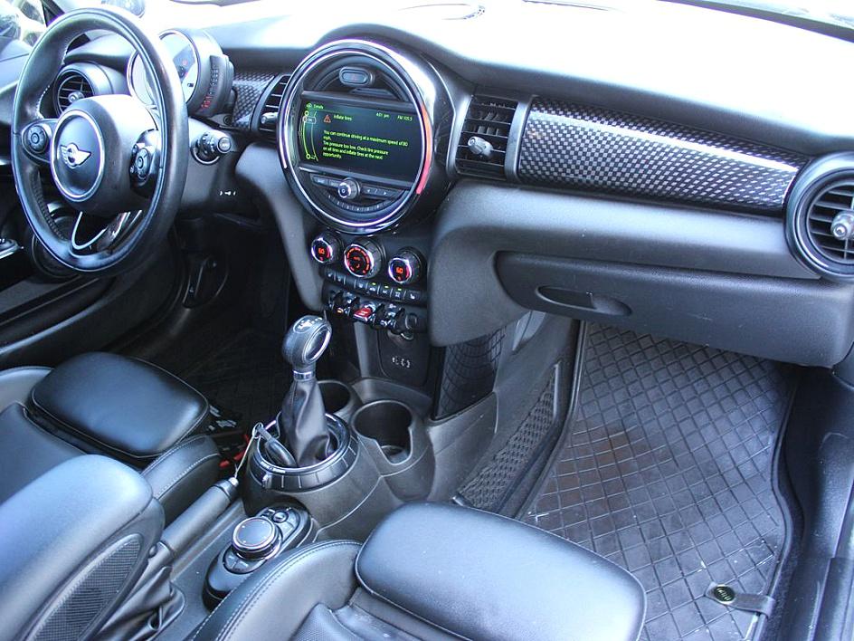 Vehicle image 11 of 14
