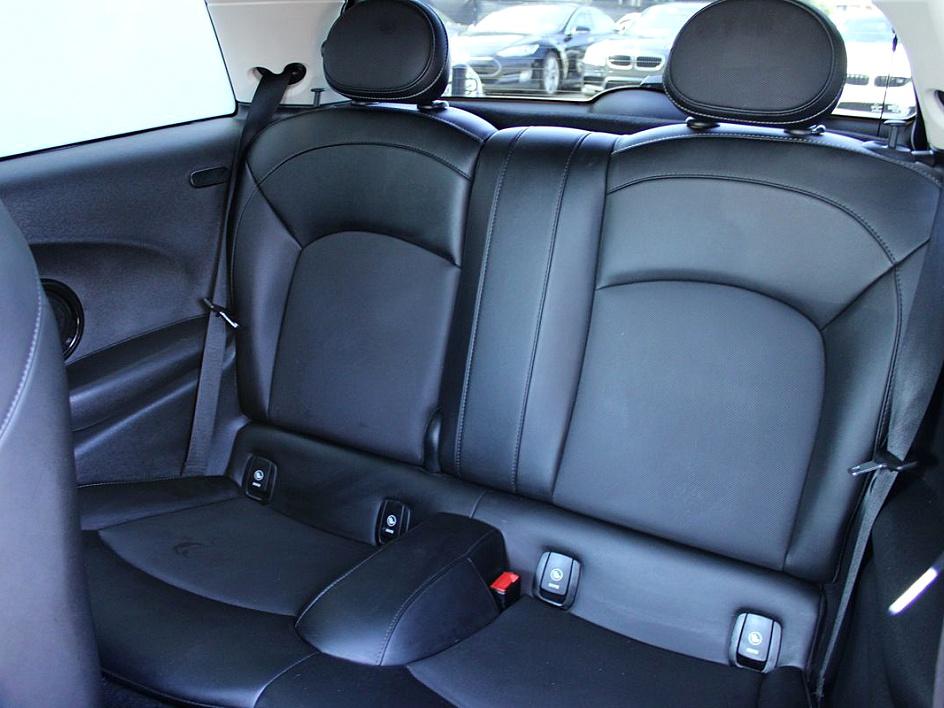Vehicle image 9 of 14