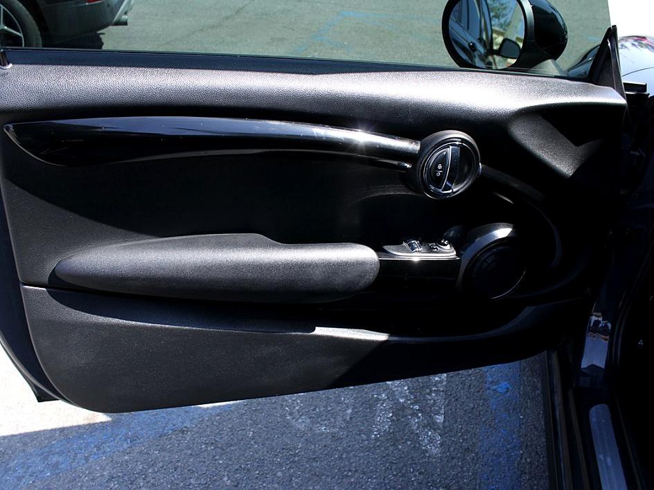 Vehicle image 13 of 14