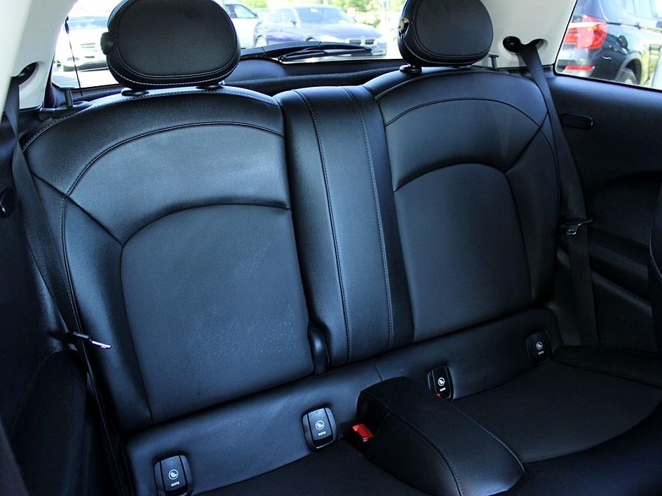 Vehicle image 8 of 14