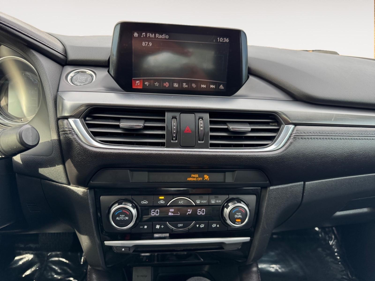 Vehicle image 21 of 27