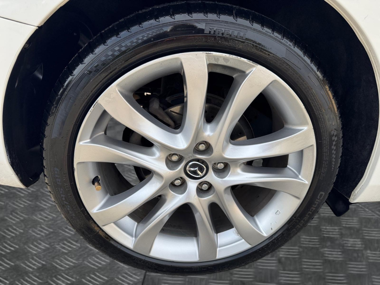 Vehicle image 14 of 27