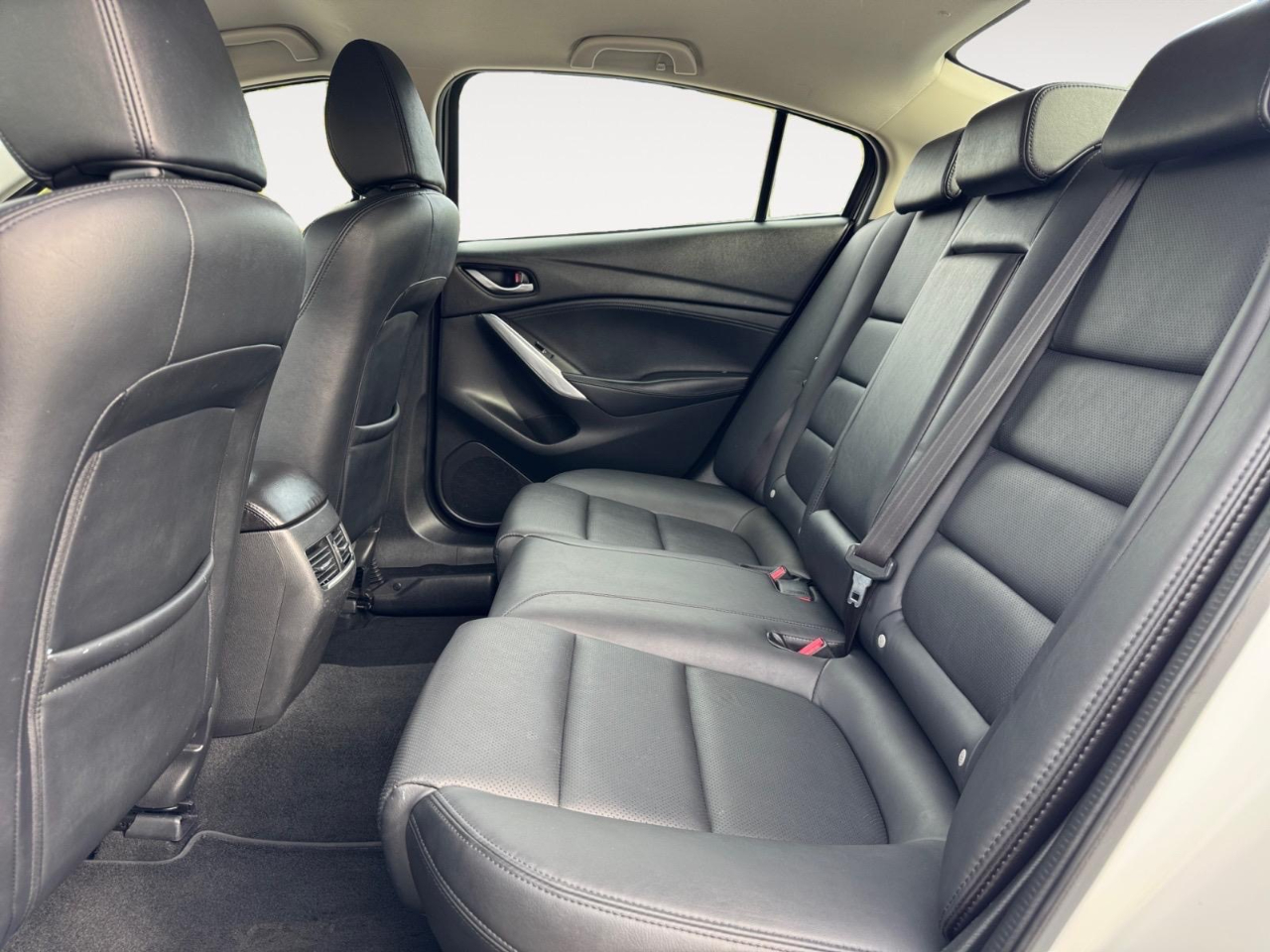 Vehicle image 25 of 27
