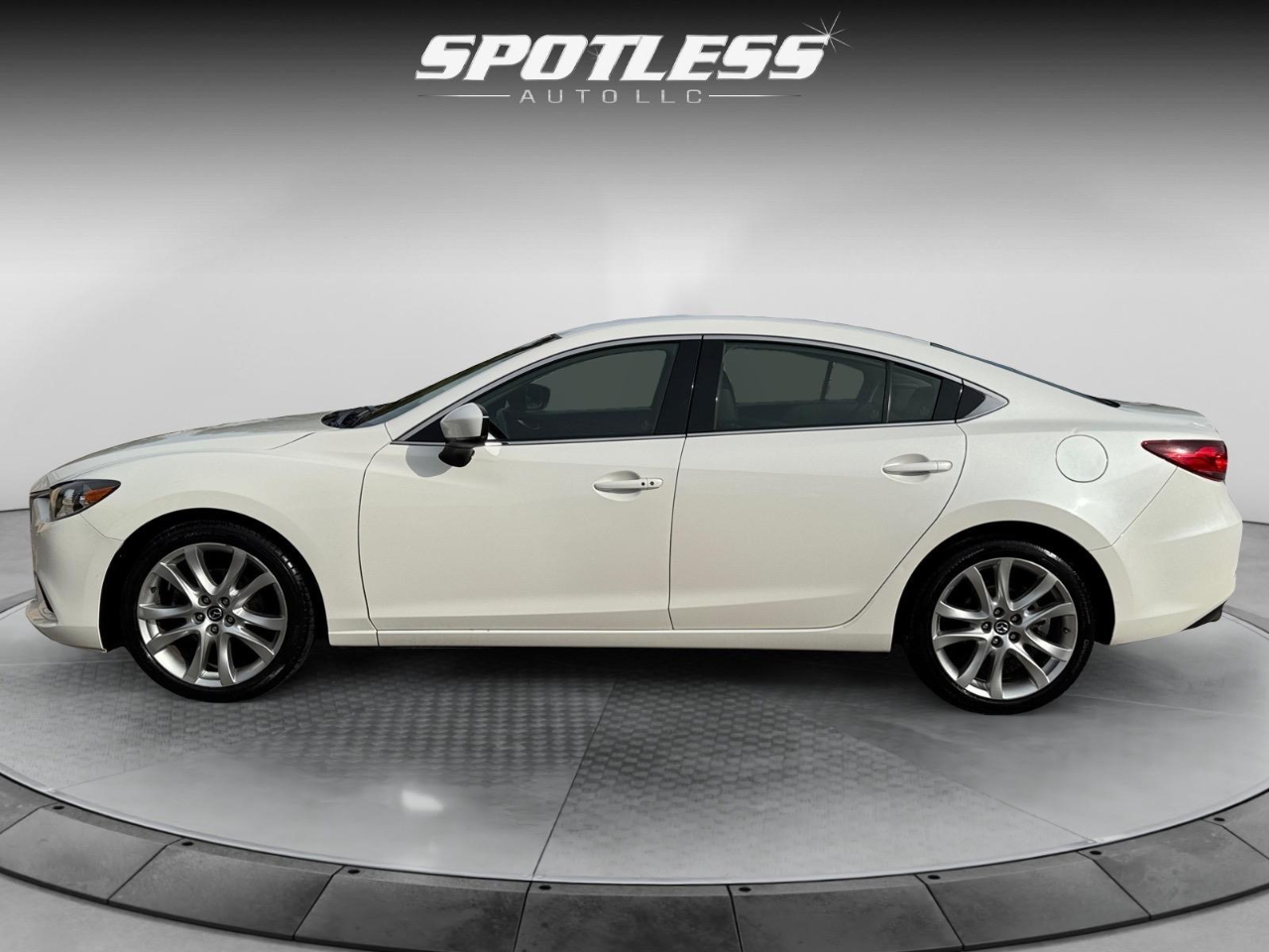 Vehicle image 10 of 27