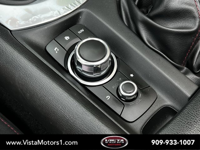 Vehicle image 21 of 26
