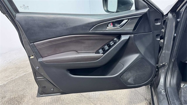 Vehicle image 21 of 30