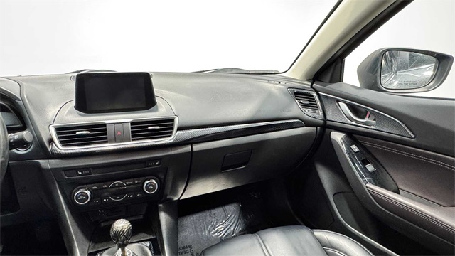 Vehicle image 17 of 30