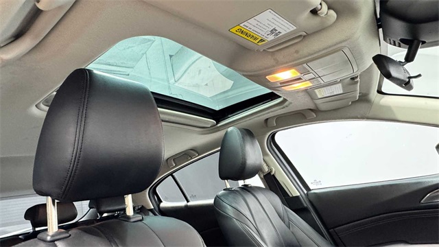 Vehicle image 13 of 30