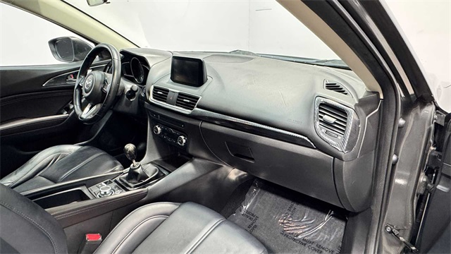 Vehicle image 15 of 30