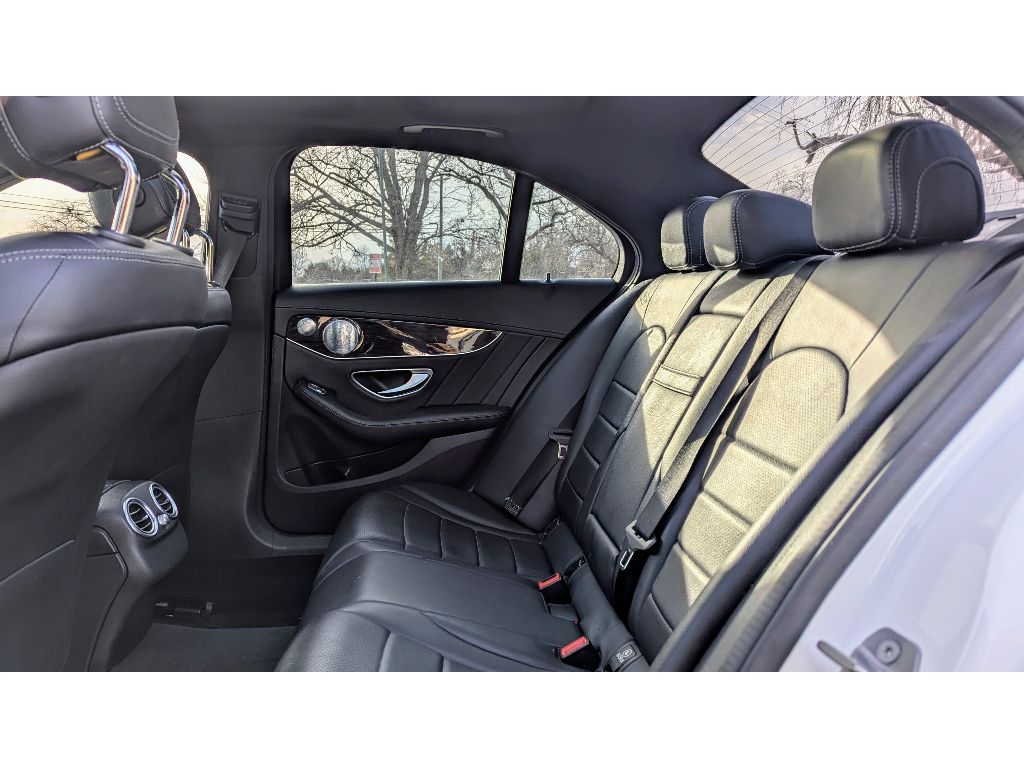 Vehicle image 18 of 33
