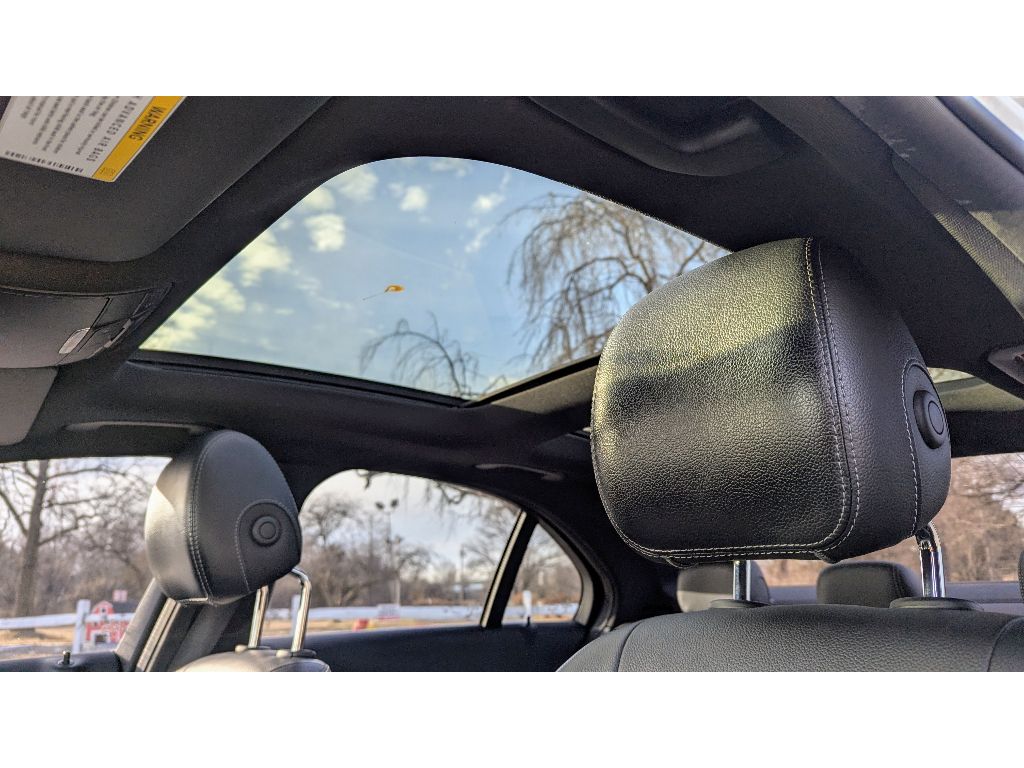 Vehicle image 17 of 33