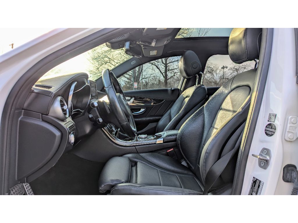 Vehicle image 14 of 33