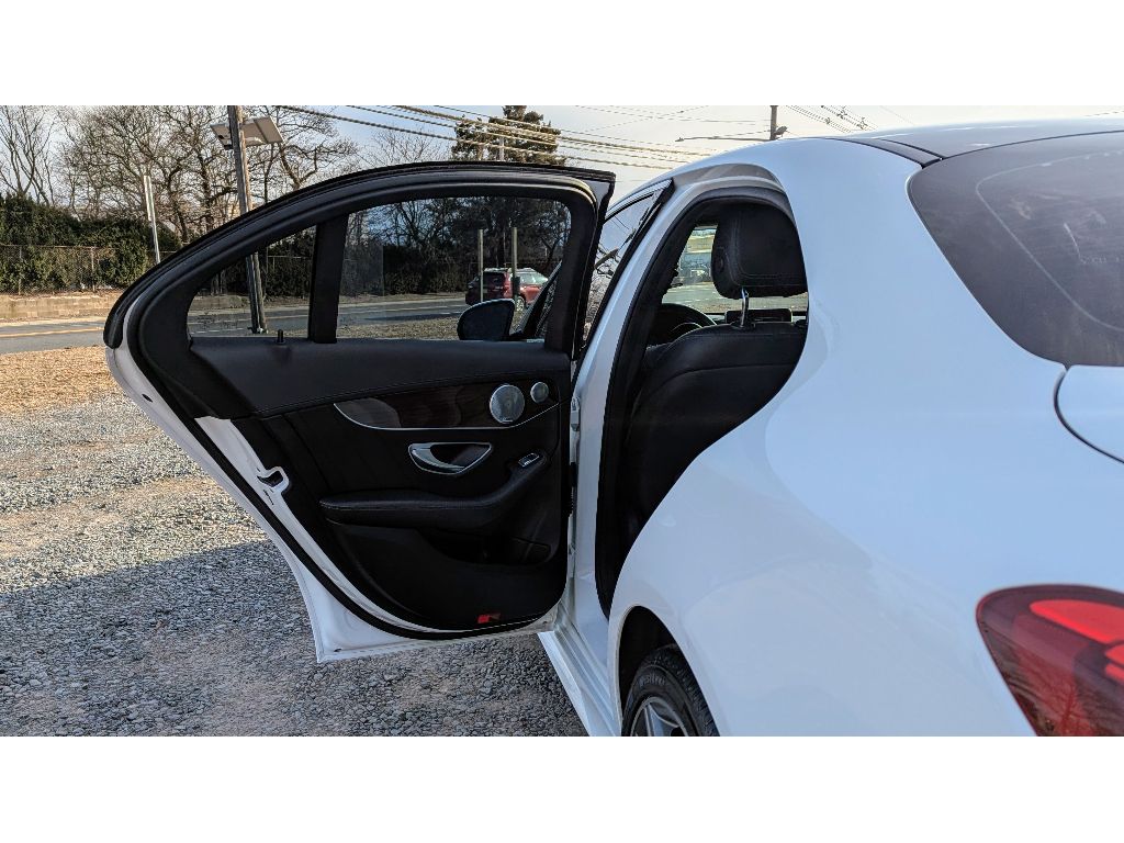 Vehicle image 10 of 33
