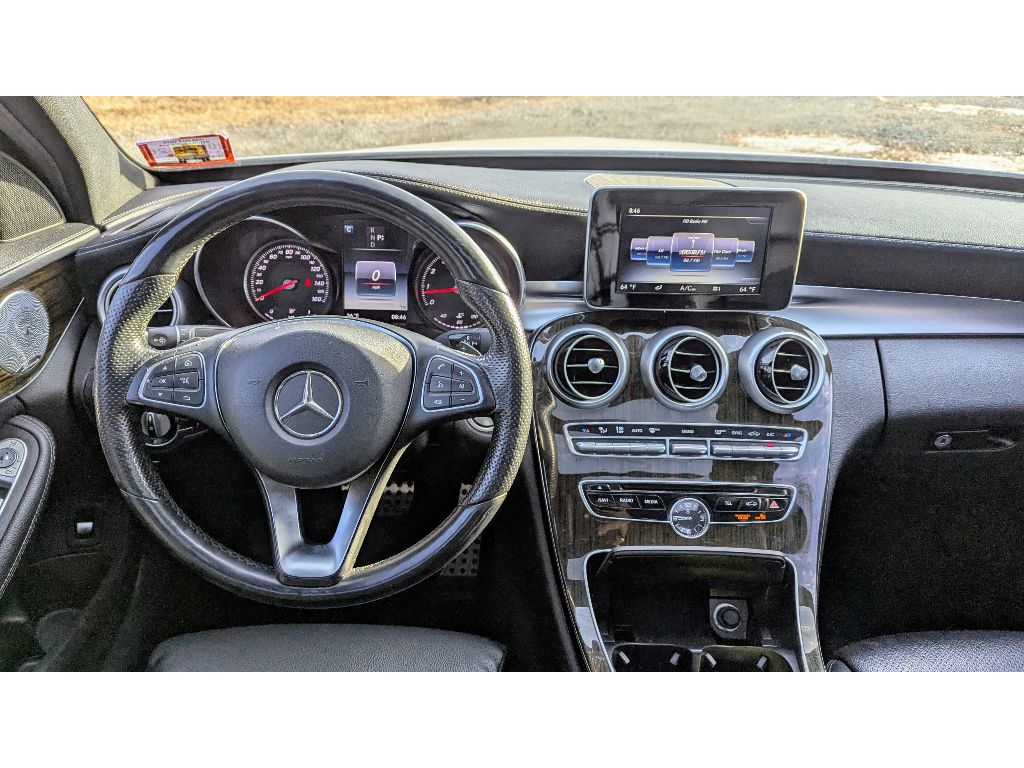 Vehicle image 31 of 33