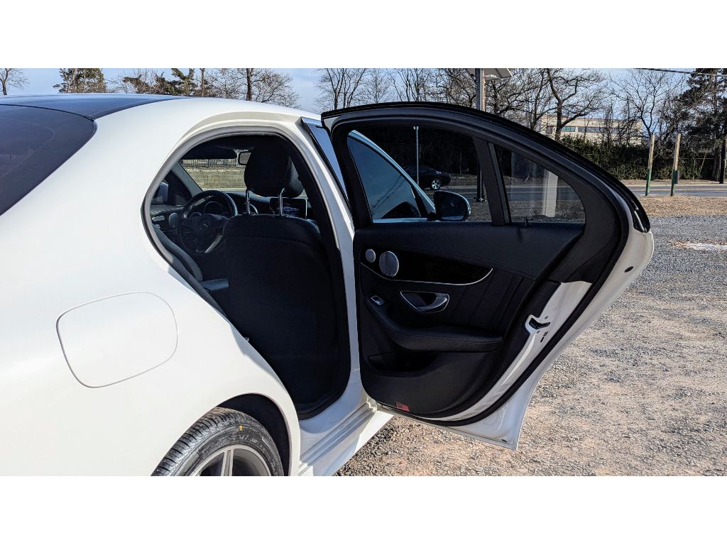 Vehicle image 12 of 33