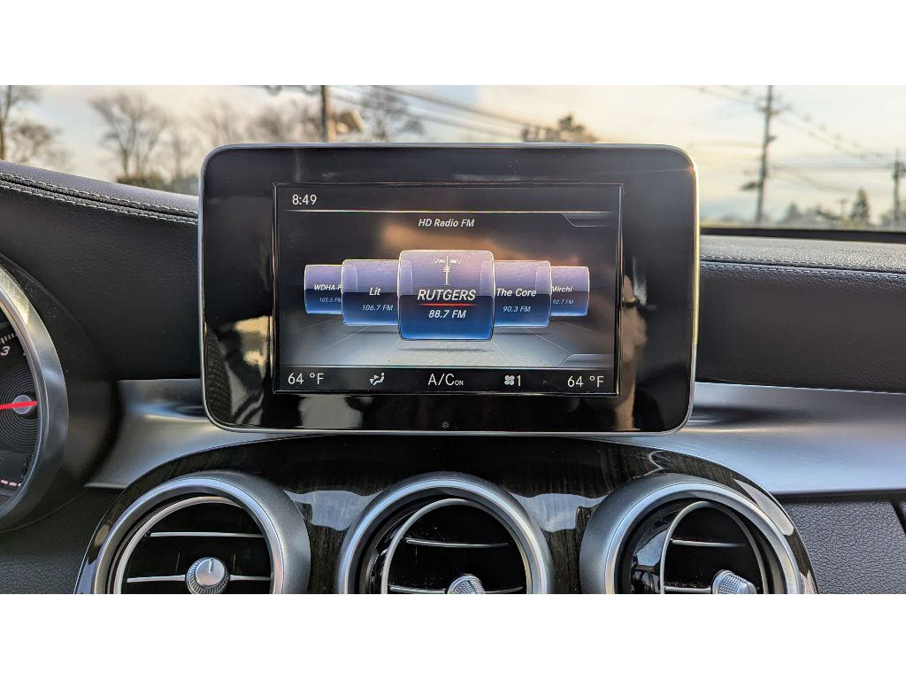 Vehicle image 22 of 33
