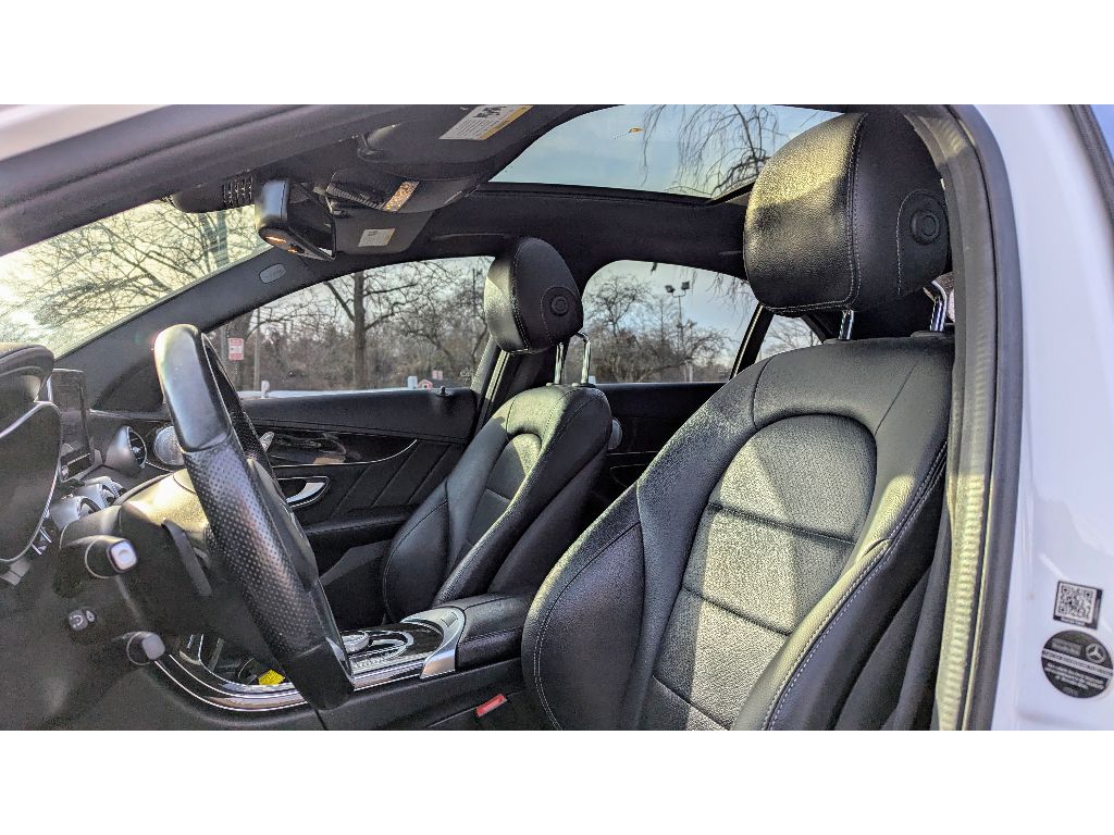 Vehicle image 15 of 33