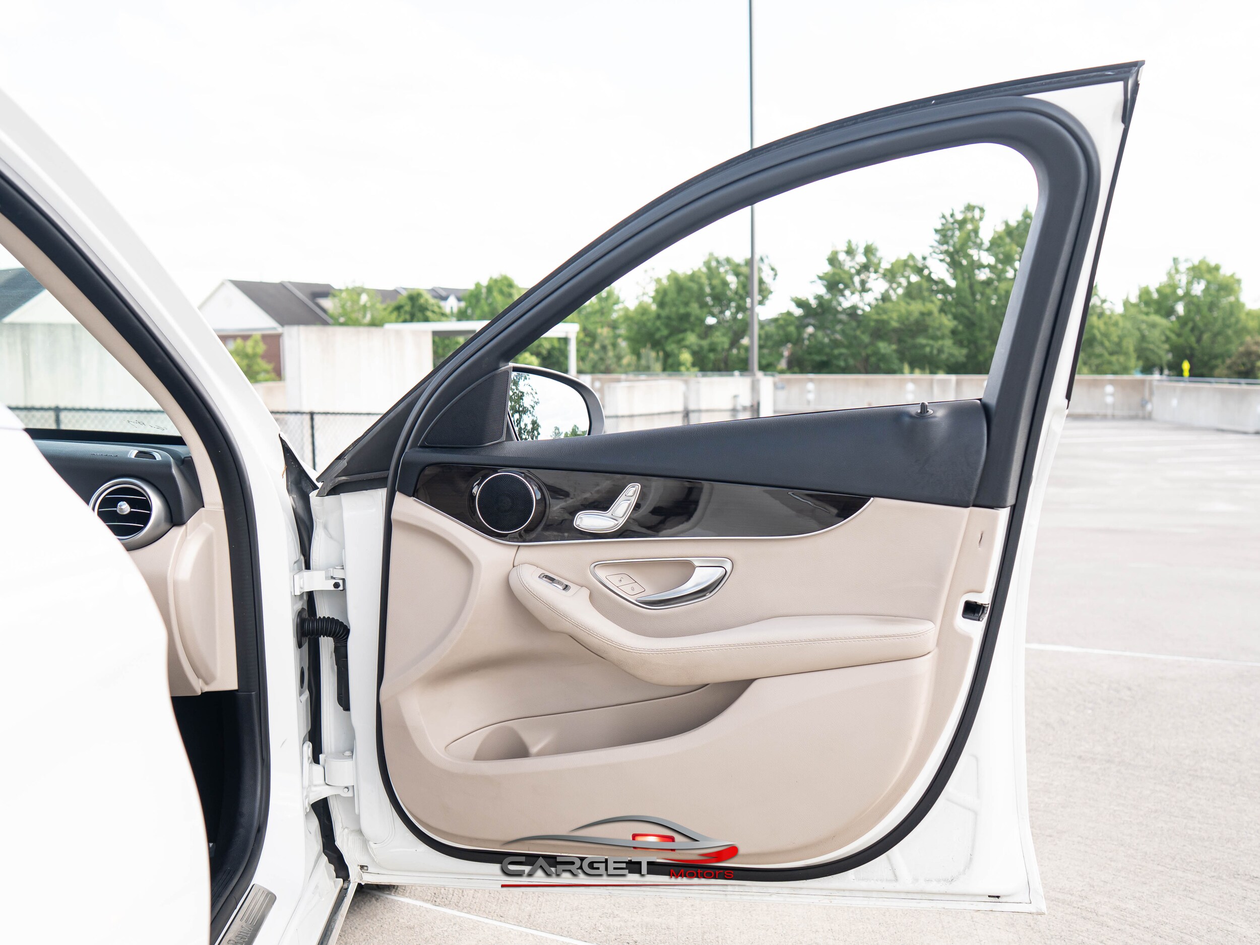 Vehicle image 40 of 49