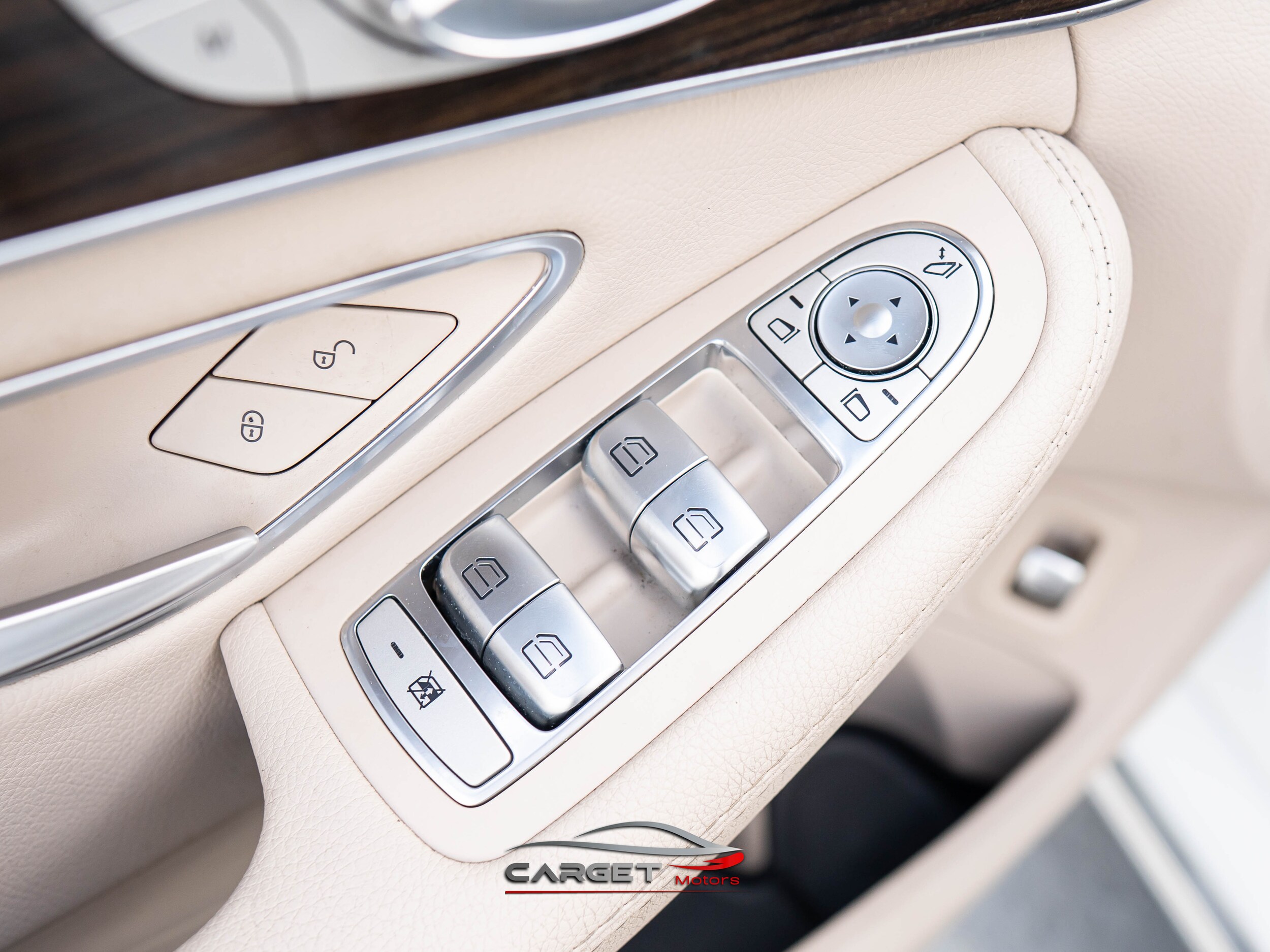 Vehicle image 37 of 49