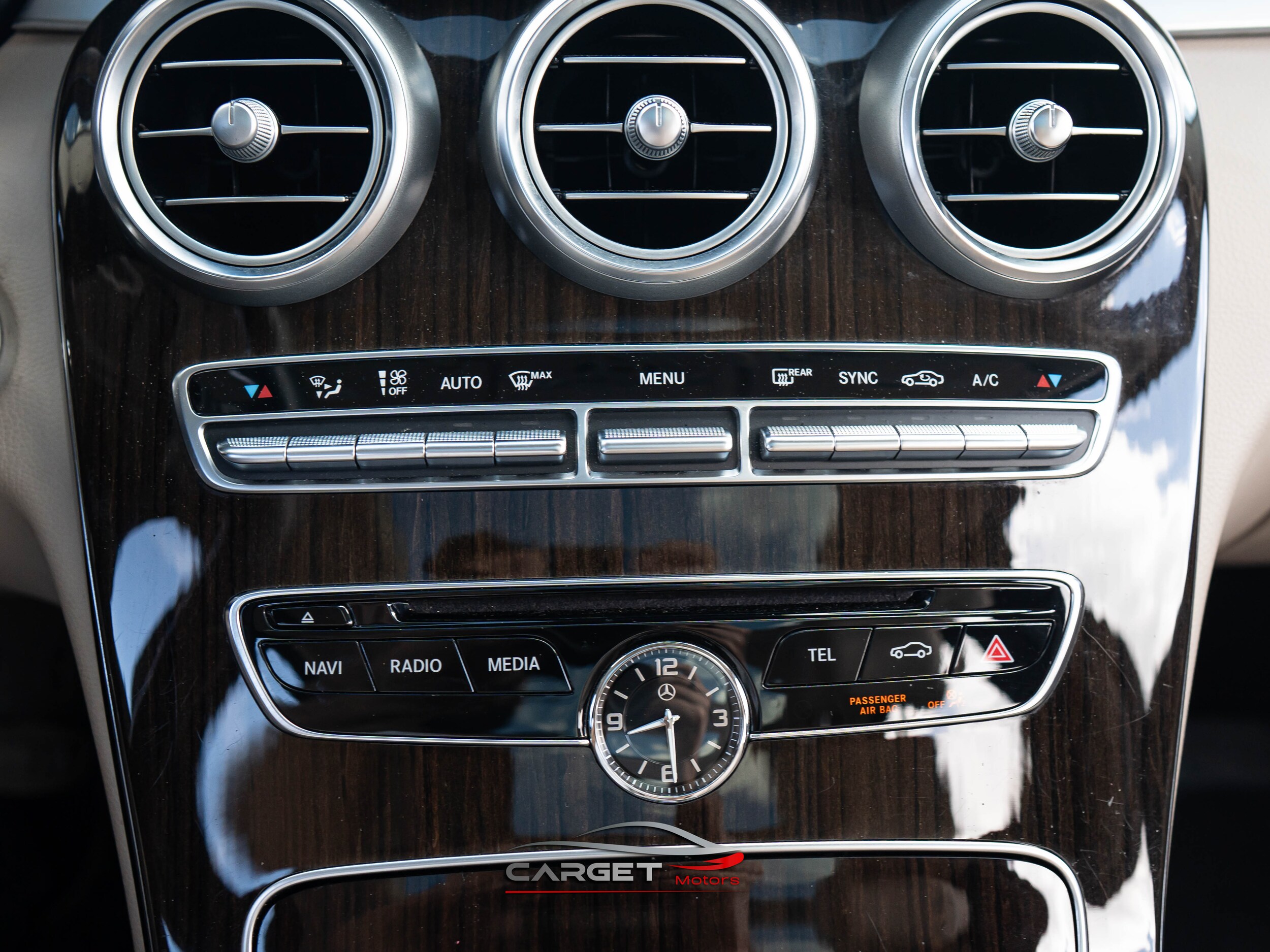 Vehicle image 32 of 49