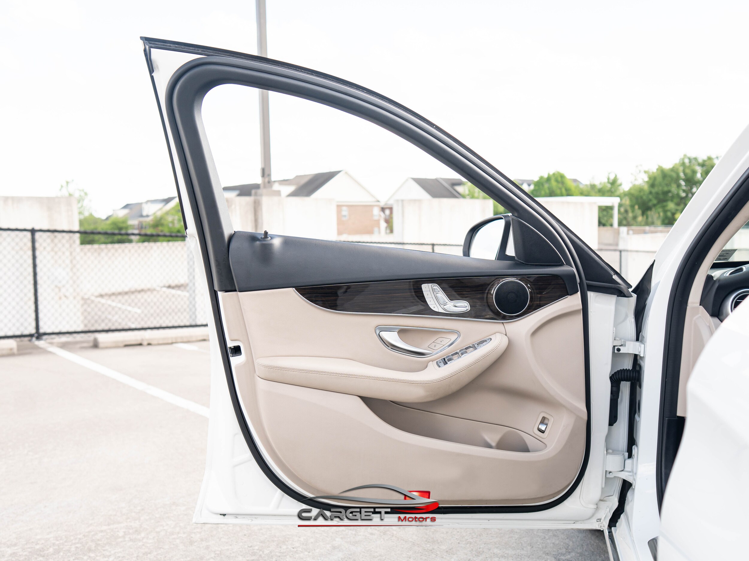Vehicle image 39 of 49