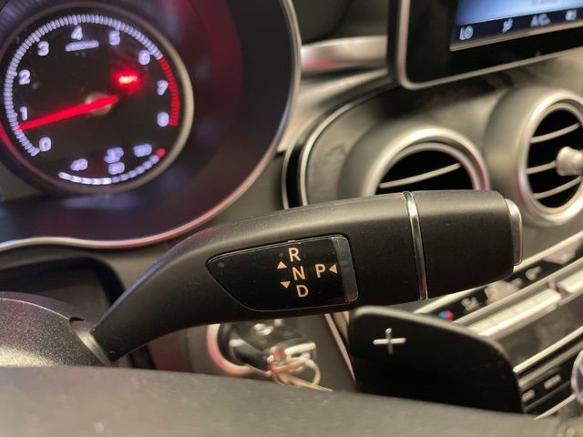 Vehicle image 25 of 33