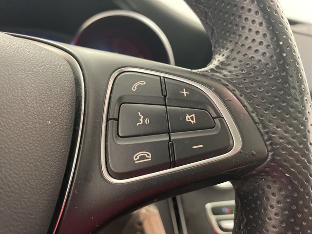 Vehicle image 18 of 33