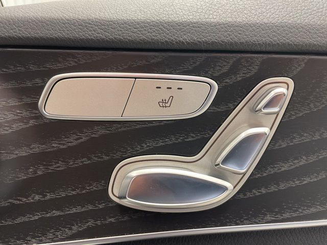 Vehicle image 11 of 33