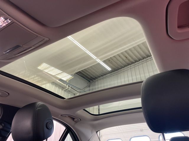 Vehicle image 14 of 33