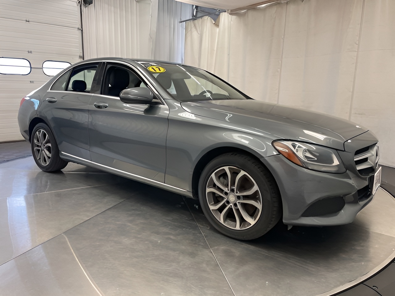 Vehicle image 29 of 33