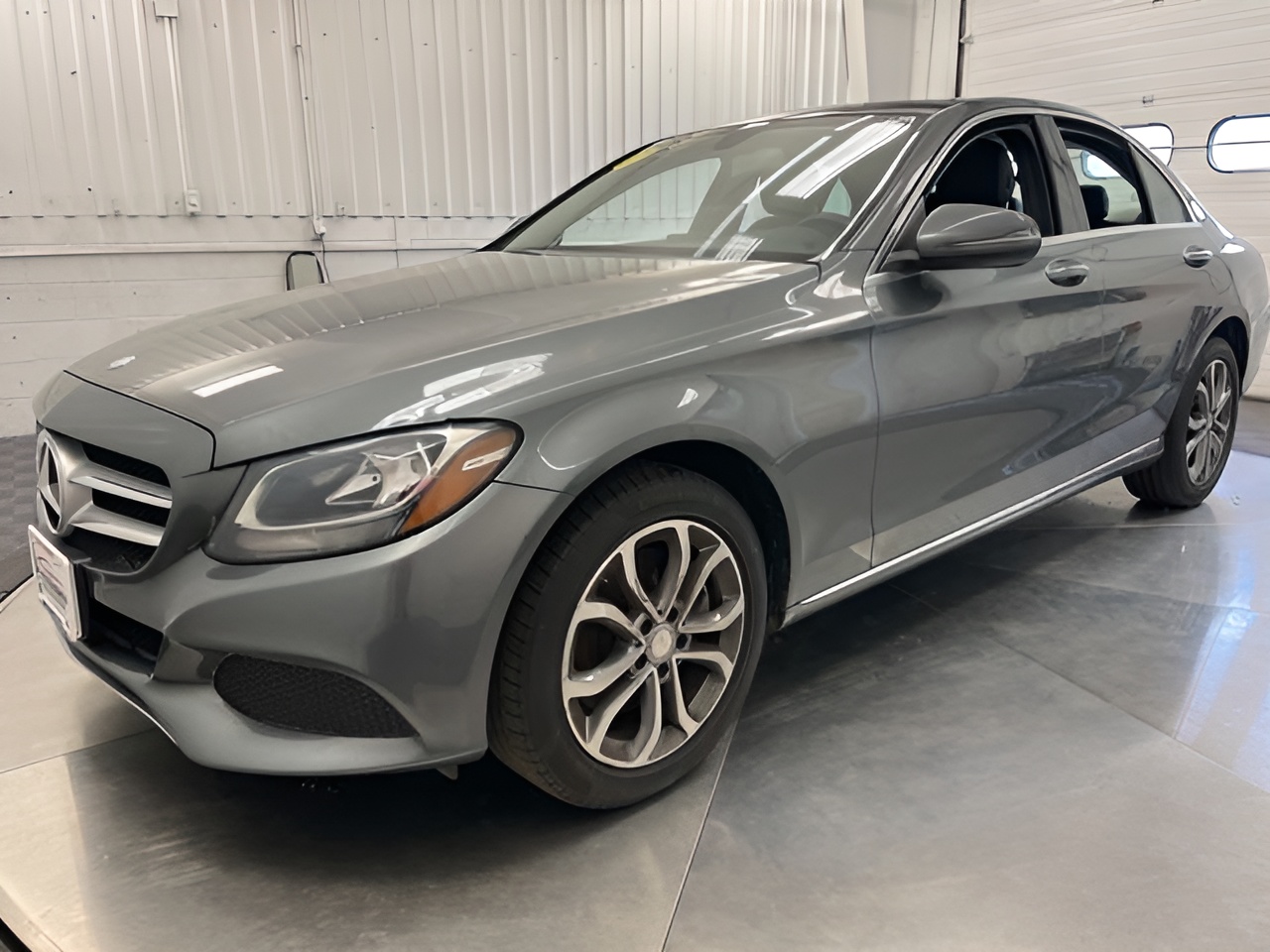 Vehicle image 27 of 33