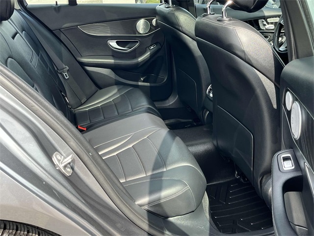 Vehicle image 11 of 34