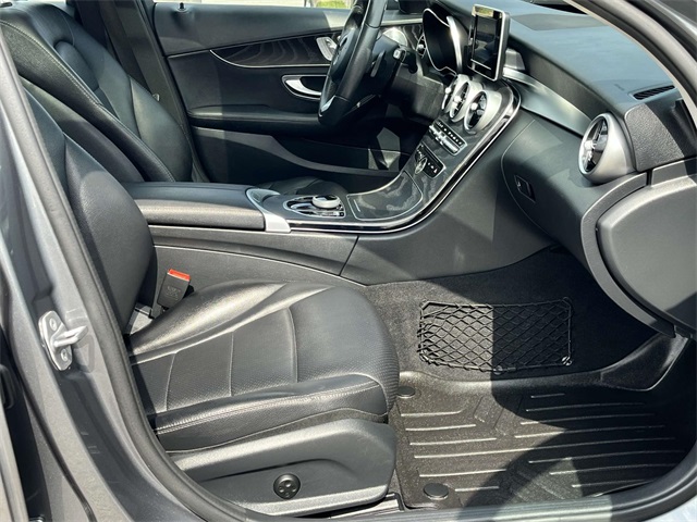 Vehicle image 32 of 34