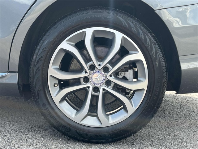 Vehicle image 9 of 34