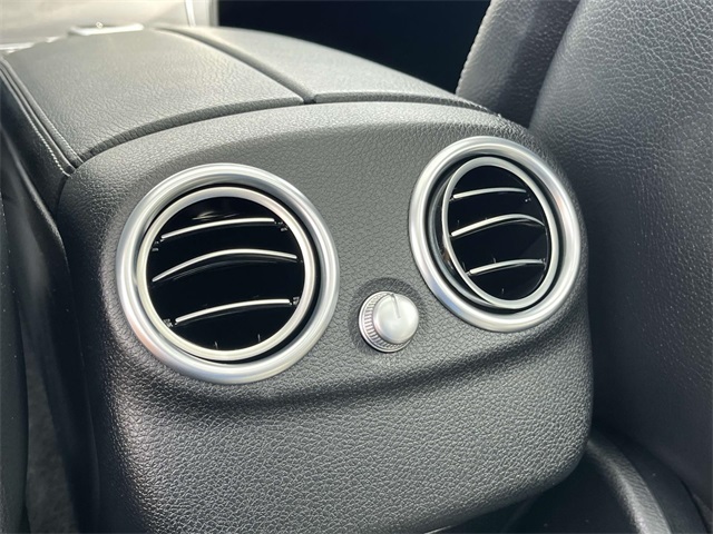 Vehicle image 27 of 34