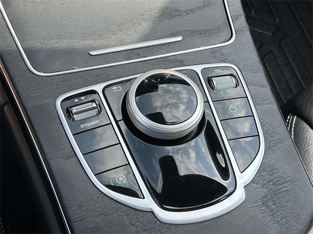 Vehicle image 22 of 34