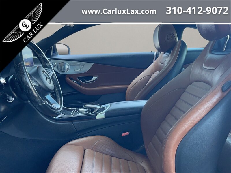 Vehicle image 17 of 19