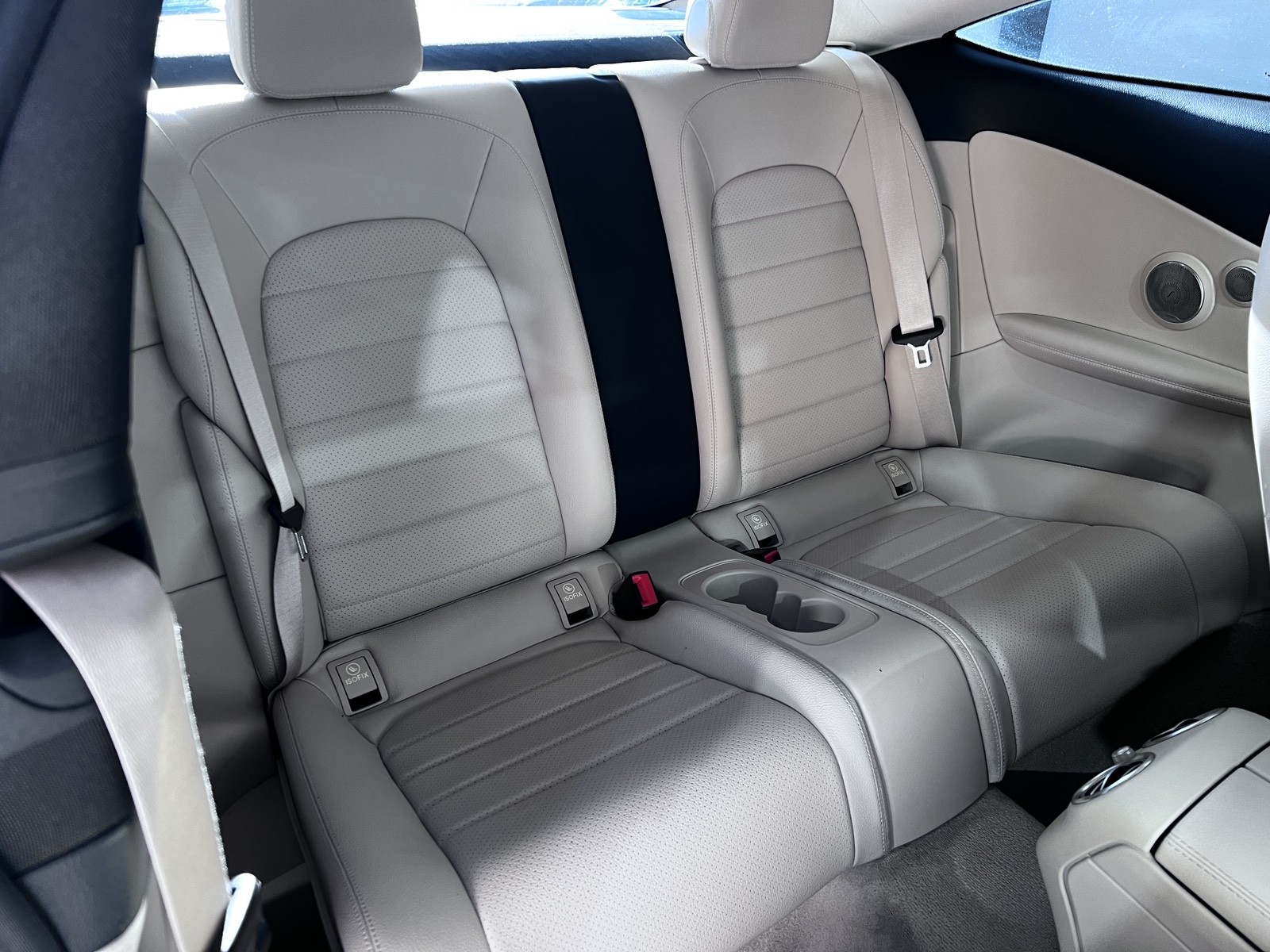 Vehicle image 17 of 27