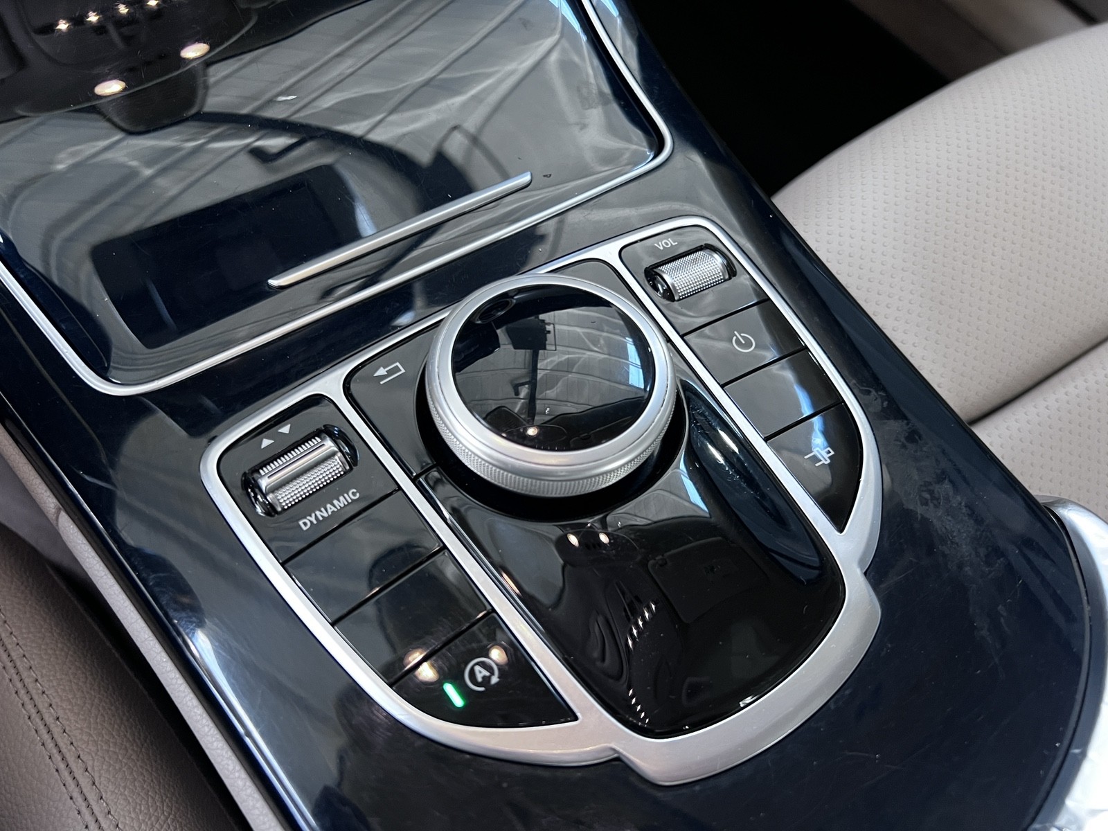 Vehicle image 19 of 27