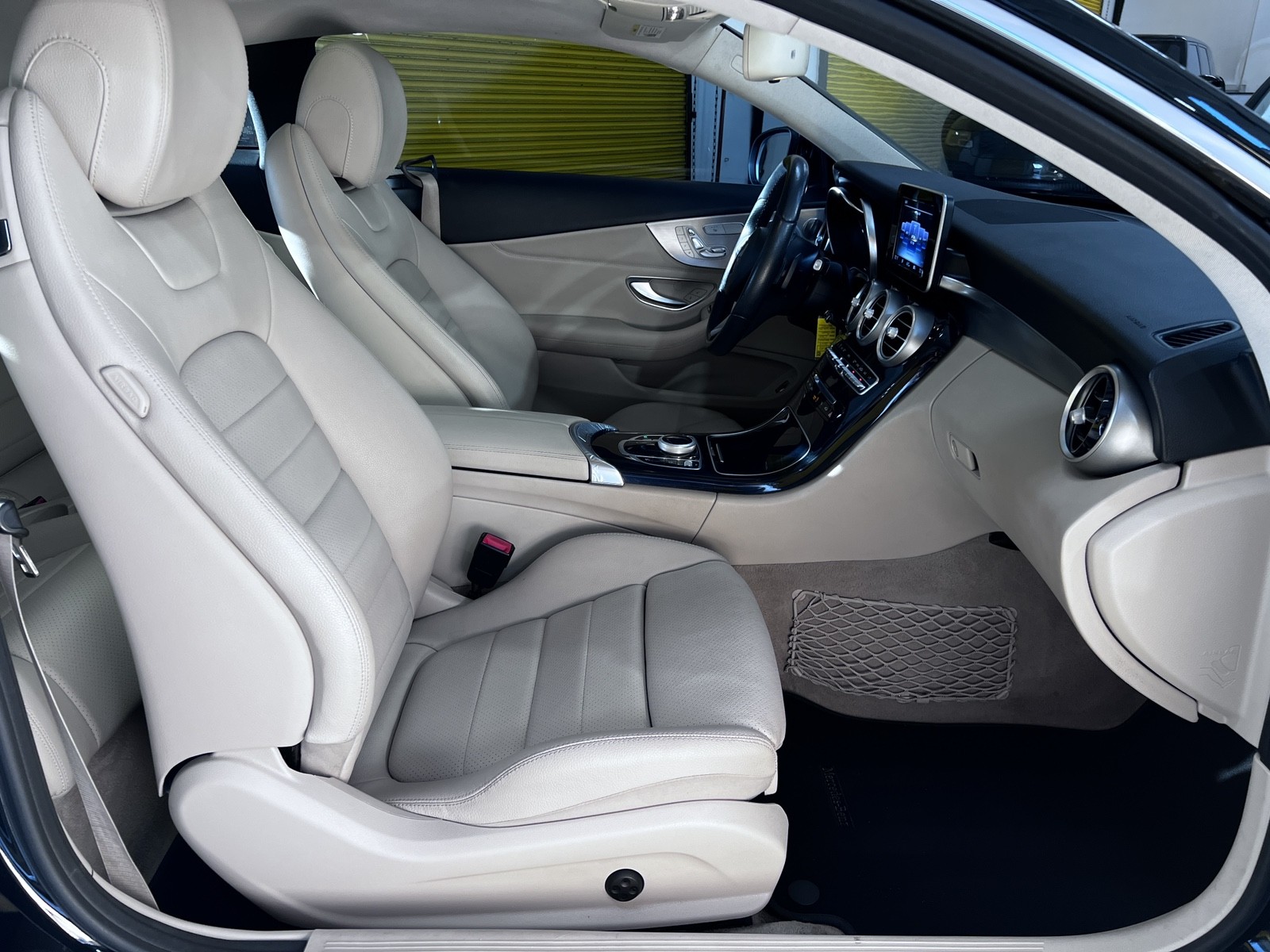 Vehicle image 16 of 27