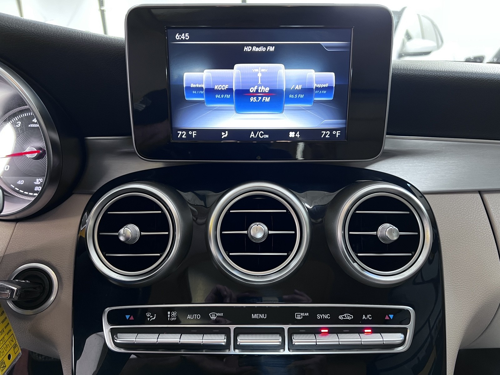 Vehicle image 20 of 27