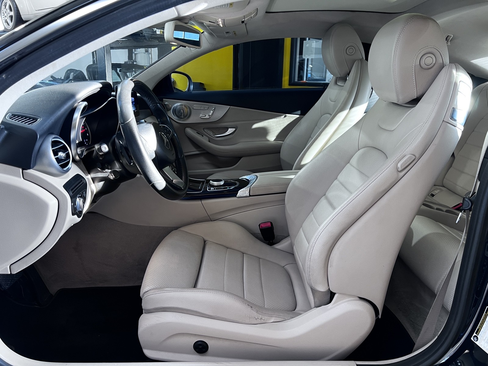 Vehicle image 14 of 27
