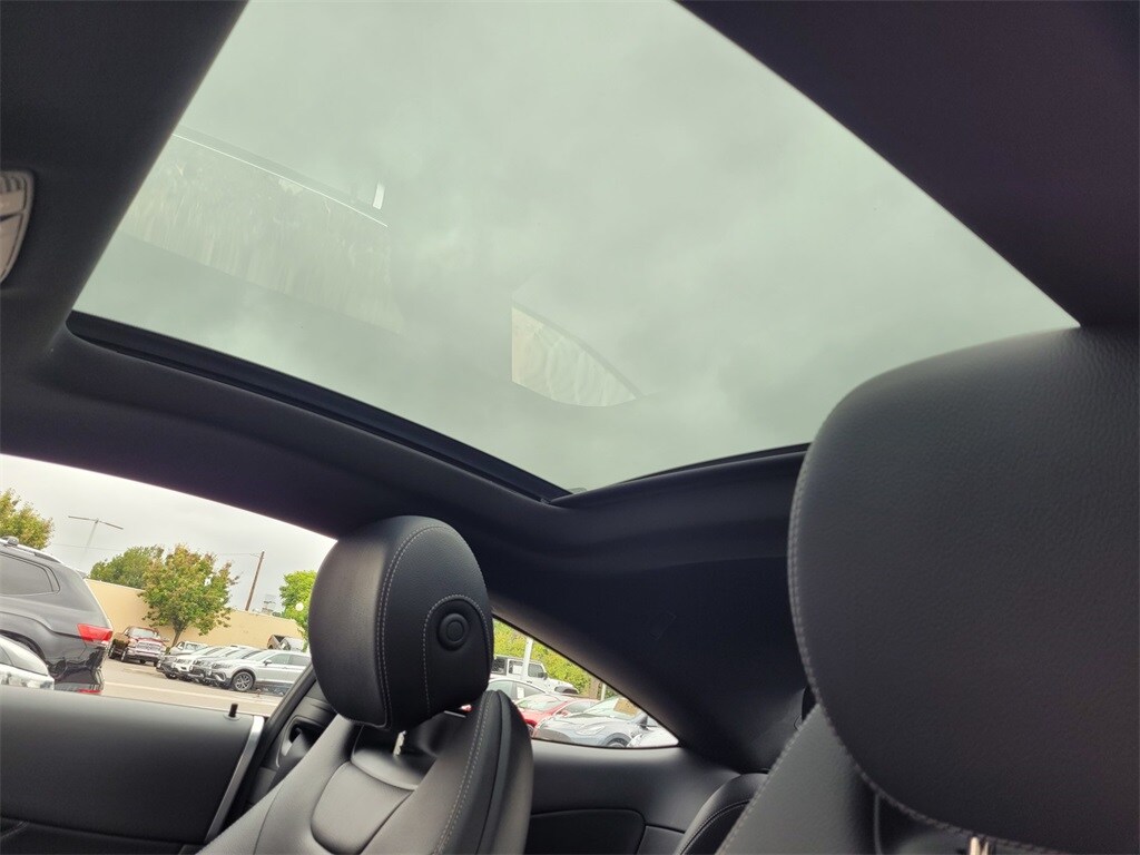 Vehicle image 27 of 33